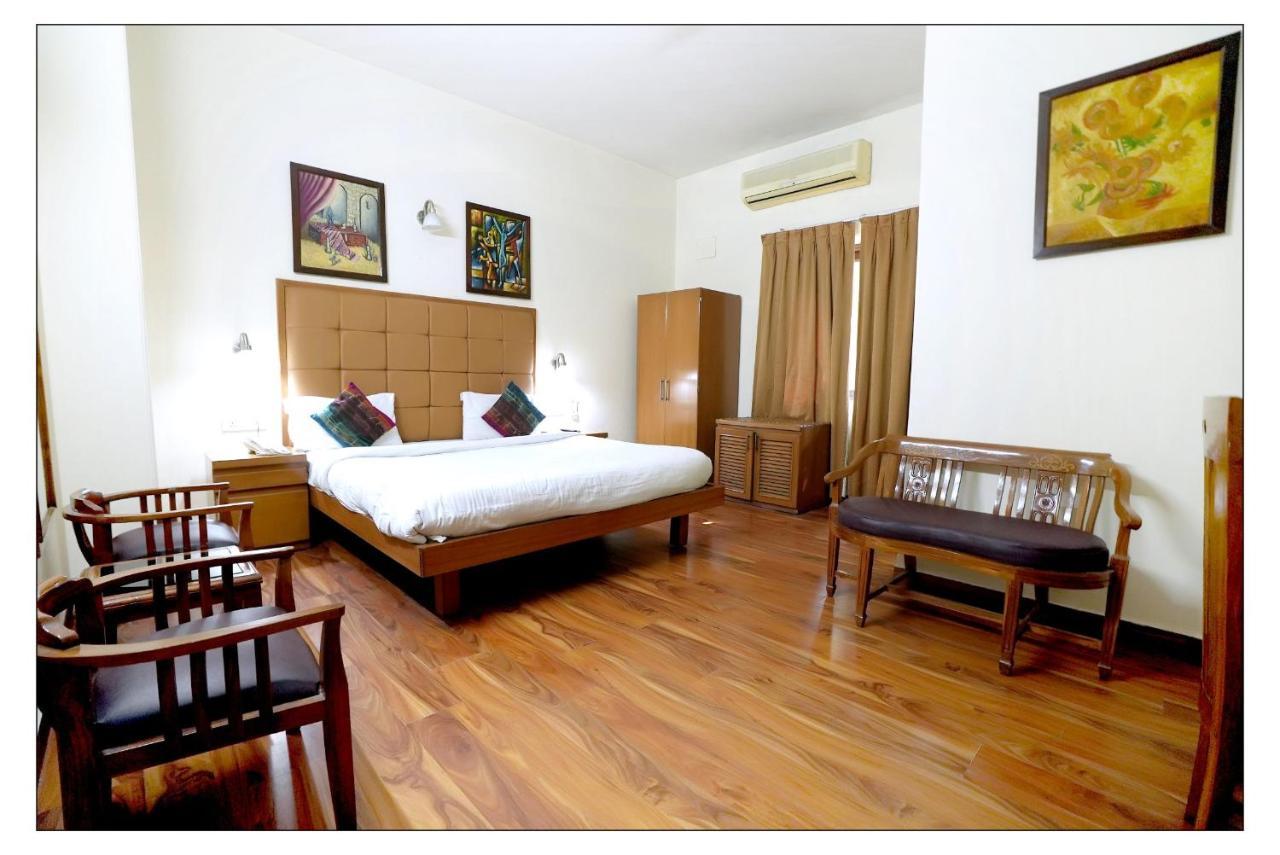 Hotel Oscar - Hauz Khas Nueva Delhi Exterior foto