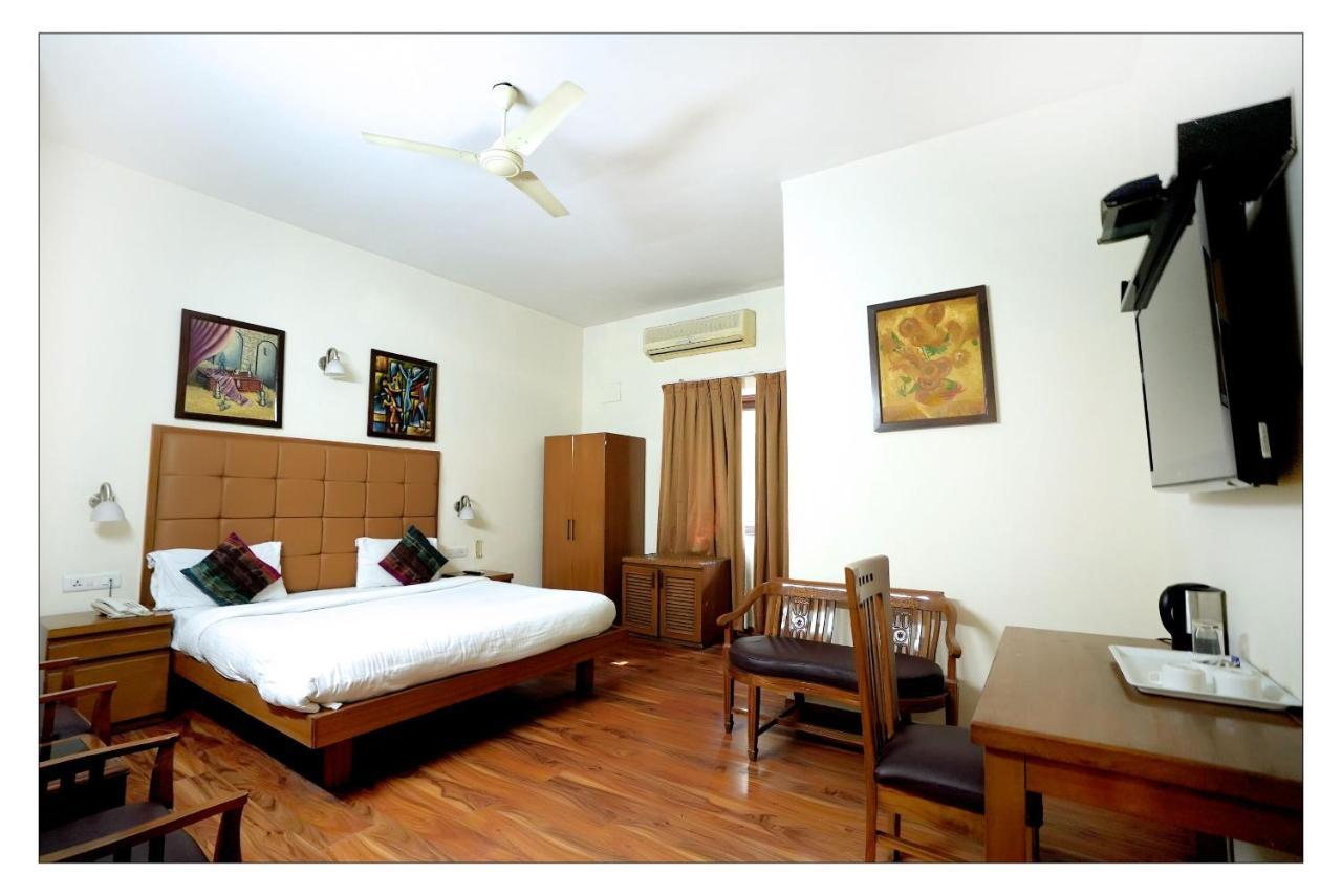 Hotel Oscar - Hauz Khas Nueva Delhi Exterior foto