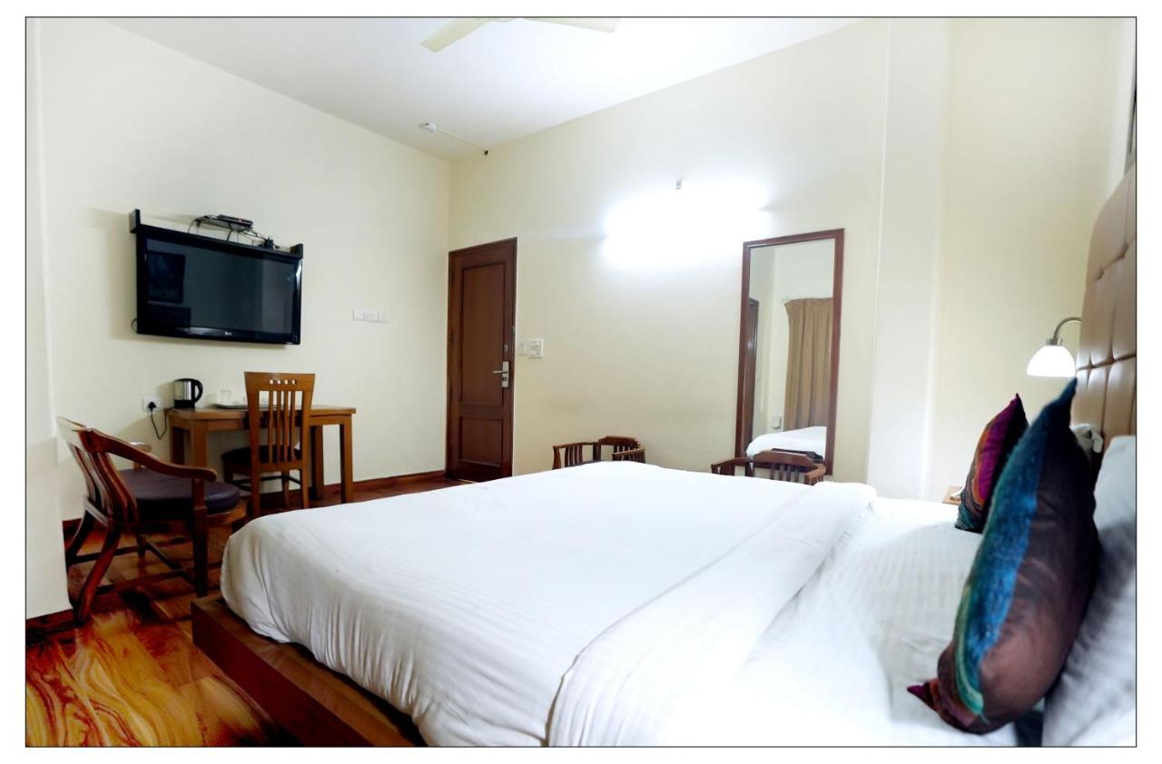Hotel Oscar - Hauz Khas Nueva Delhi Exterior foto